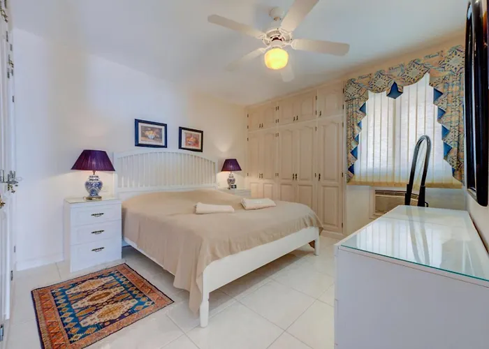 Exclusive Frontline One Bedroom アパート